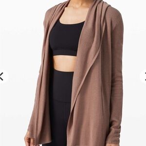 Lululemon Athletica Sundown Sweater Wrap in Soft Sand, size 6.